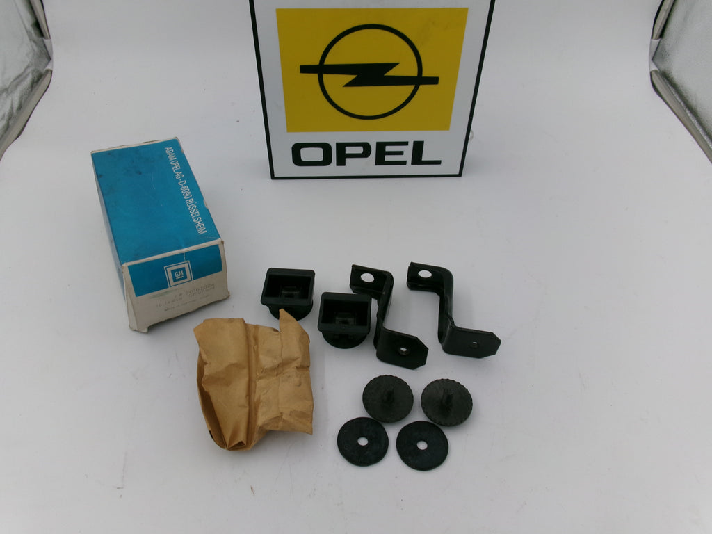 SATZ BEFESTIGUNGSTEILE Opel Manta B hintere Stoßstange 90167024