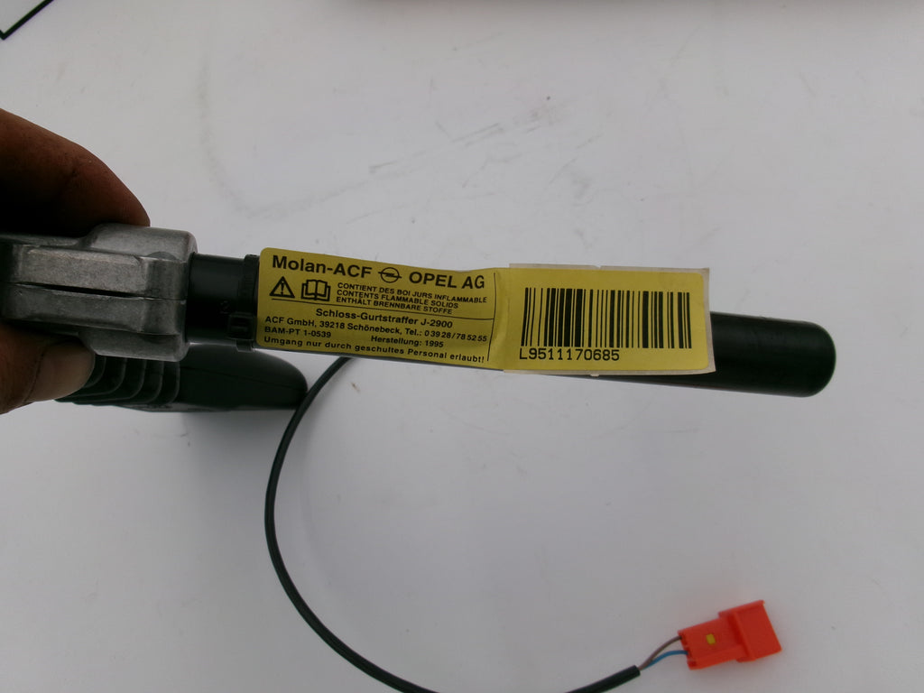 Gurtstraffer Sicherheitsgurt Vordersitz Sitz vorne links Original Opel Vectra B 90540362