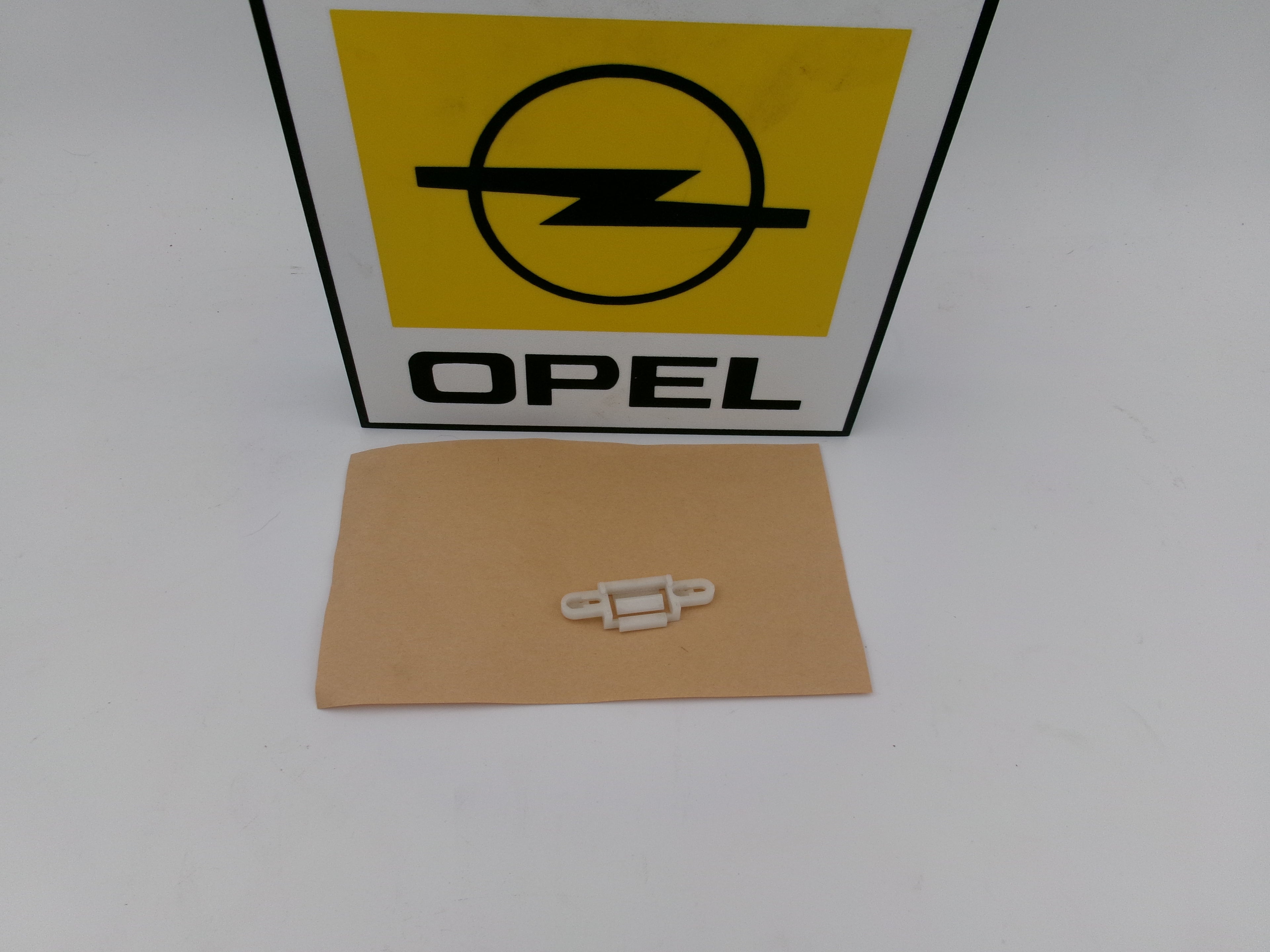 Original GM Opel Klemme Spoilerleiste Heckverkleidung 90270563 Ascona C