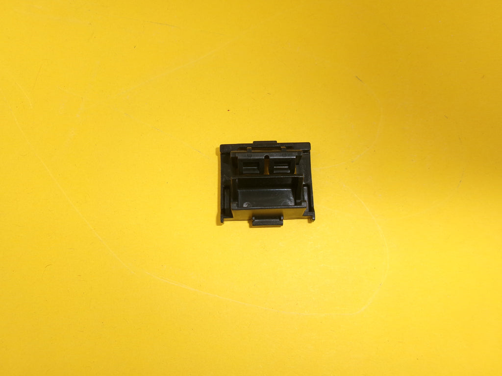 Original GM Opel Calibra Klemme an Regenleiste 90347908