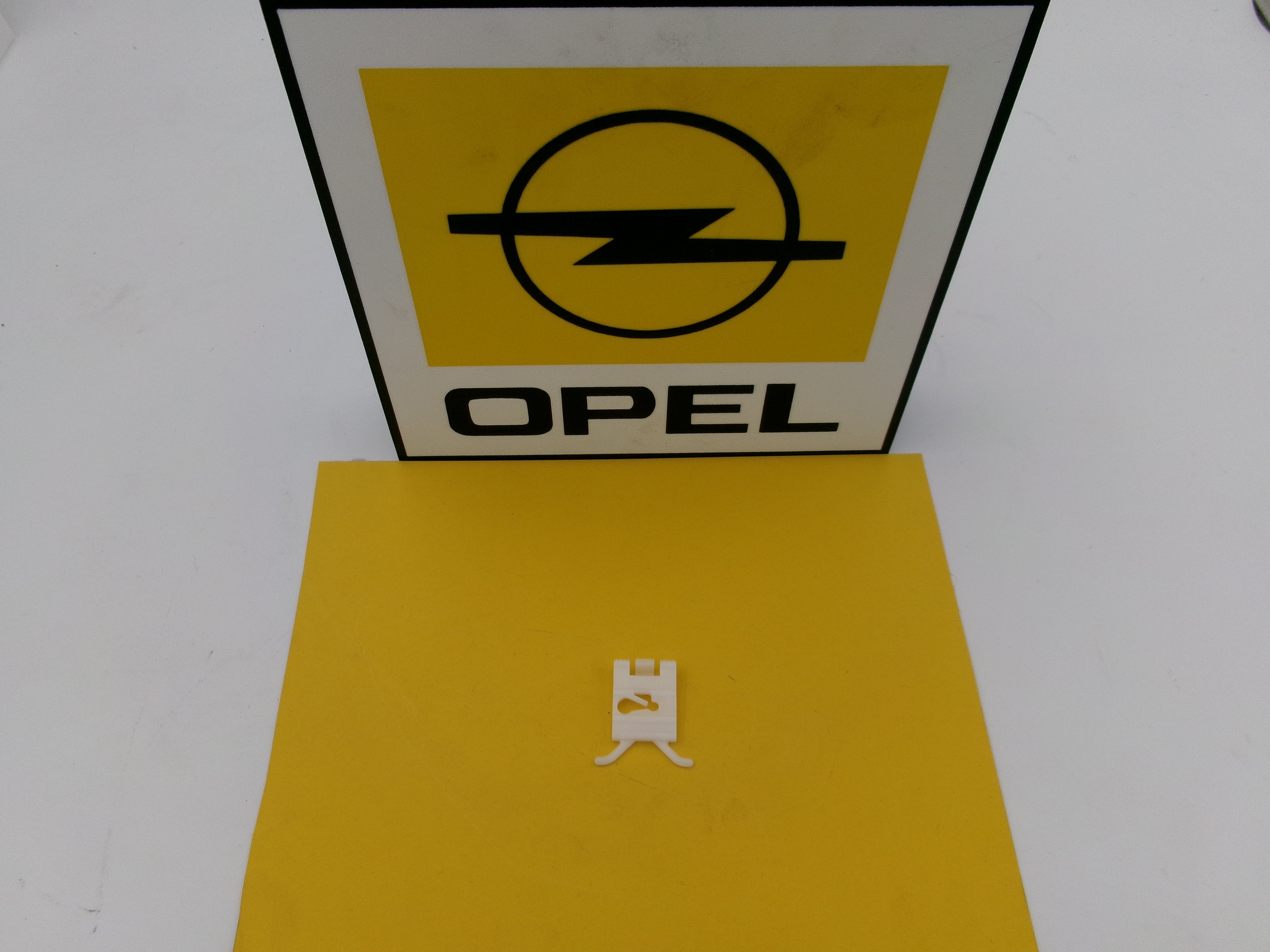 Original GM Opel Kadett D 1979-1984 Klemme Zierleiste Neu 90052911