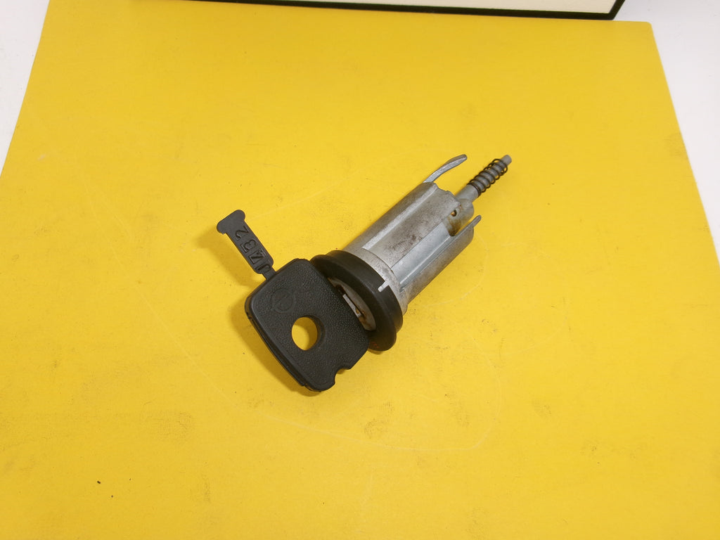Oldtimer Youngtimer Schließzylinder mit Schlüssel original GM Opel NEU 90087618