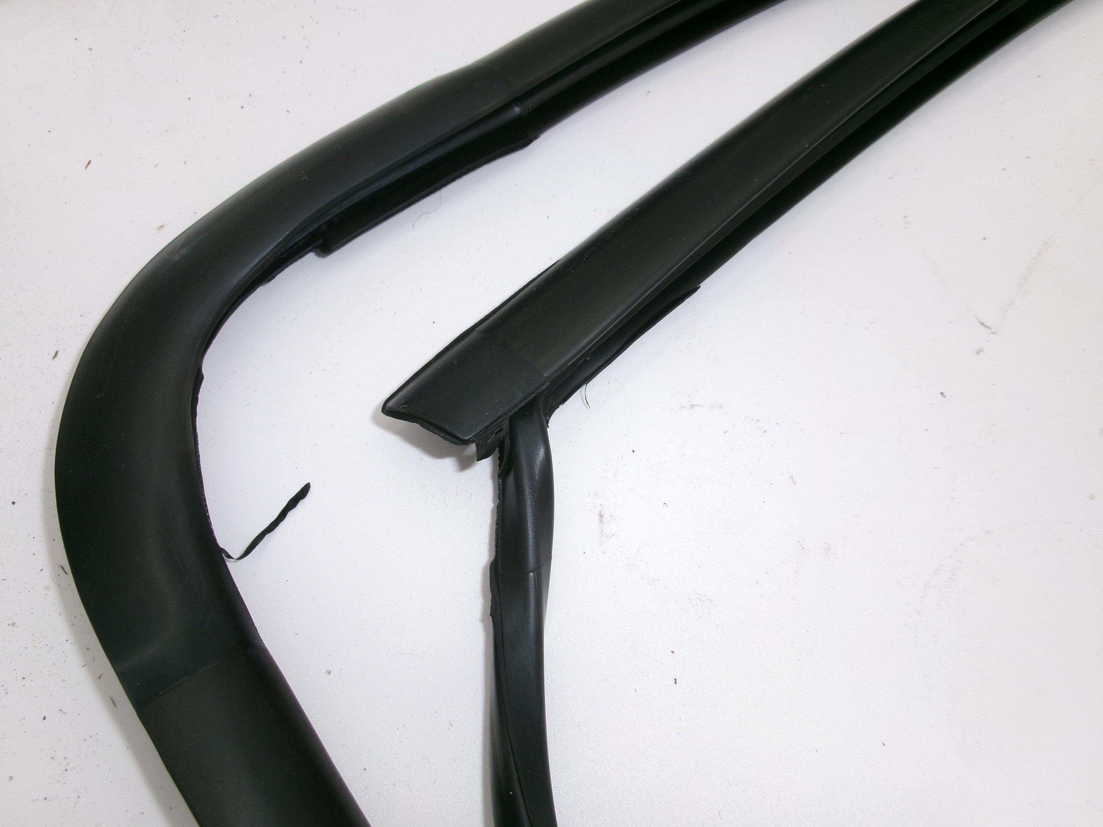 Dichtung Frontscheibe Opel Combo B  GM 90389668