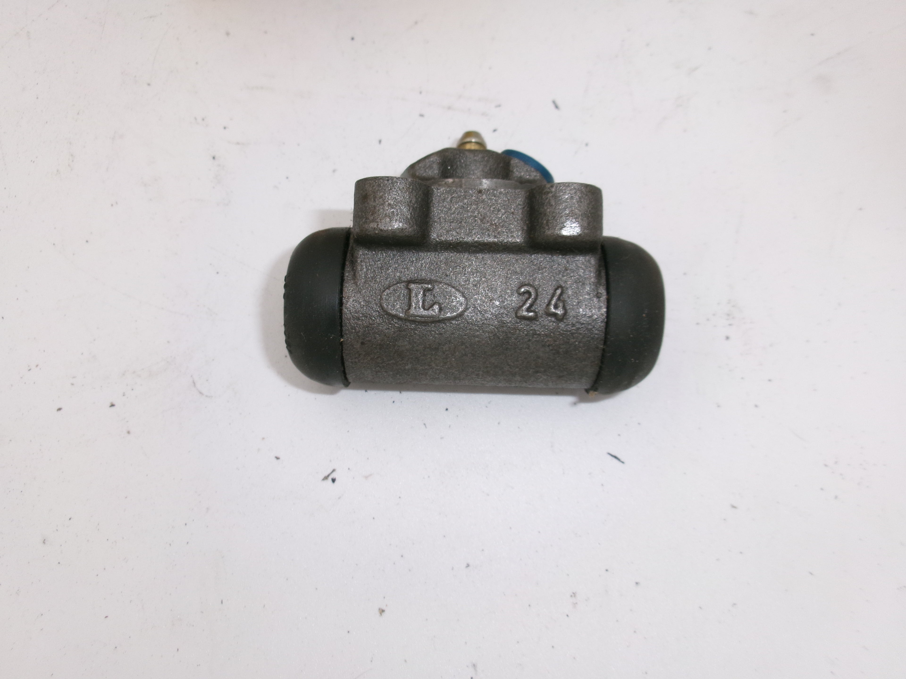 R12/R15/R17, Radbremszylinder hinten links. System Bendix Renault R12 (1,3 + 1,4). R15 (1,3). R17 (1,6)