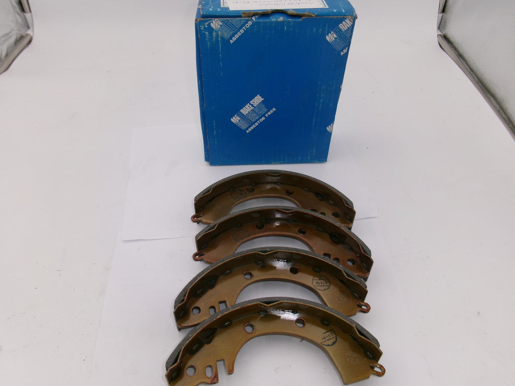 Bremsbackensatz MITSUBISHI CORDIA, LANCER, TREDIA OE MB134832