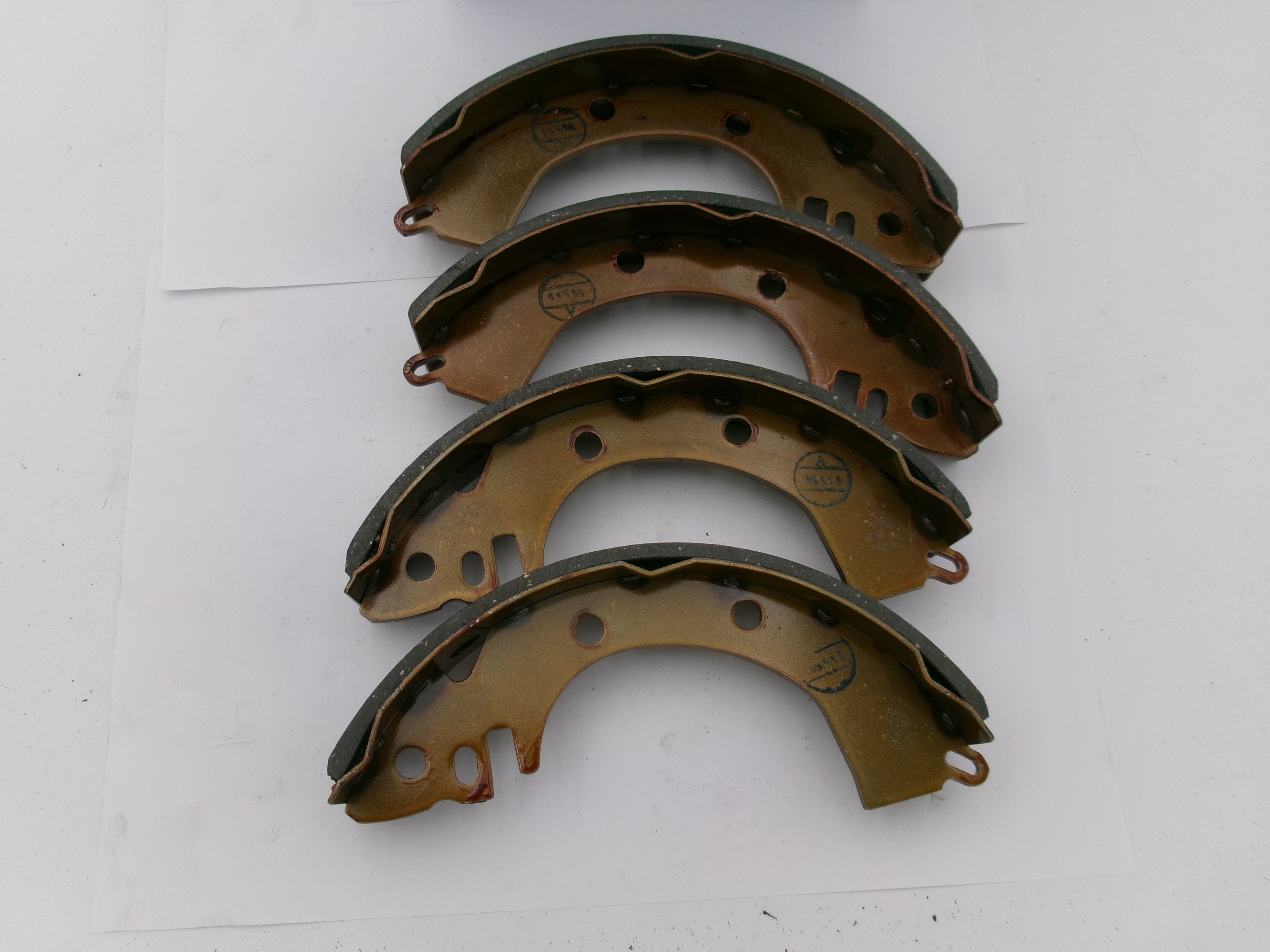 Bremsbackensatz MITSUBISHI CORDIA, LANCER, TREDIA OE MB134832