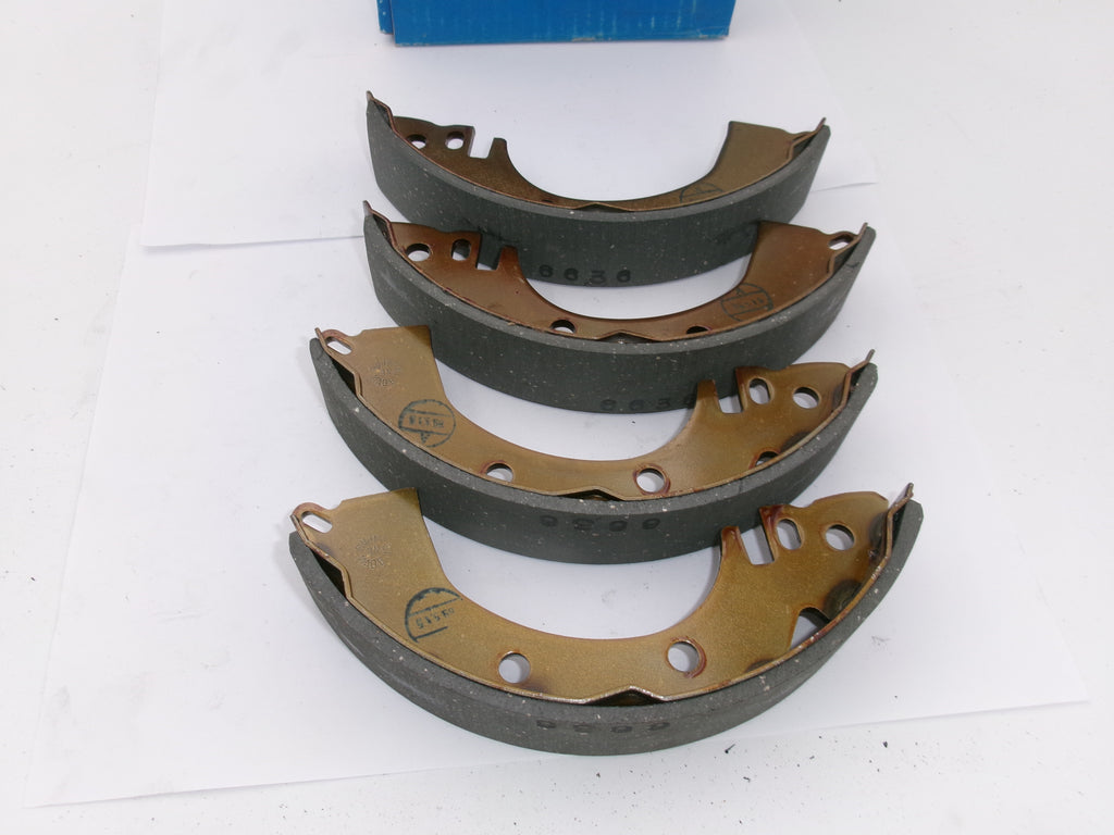 Bremsbackensatz MITSUBISHI CORDIA, LANCER, TREDIA OE MB134832