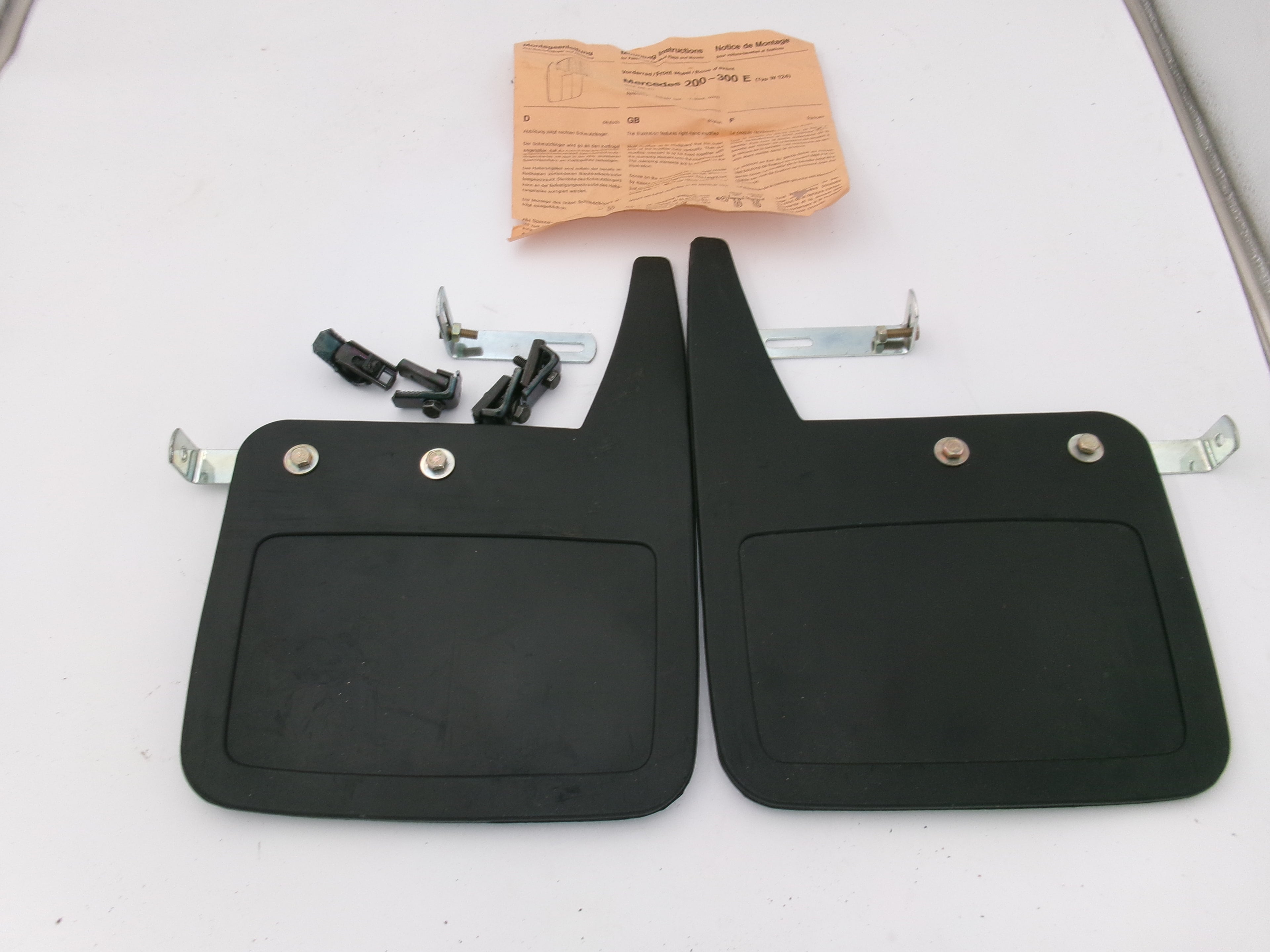 Vordere Schmutzfänger Mercedes W124