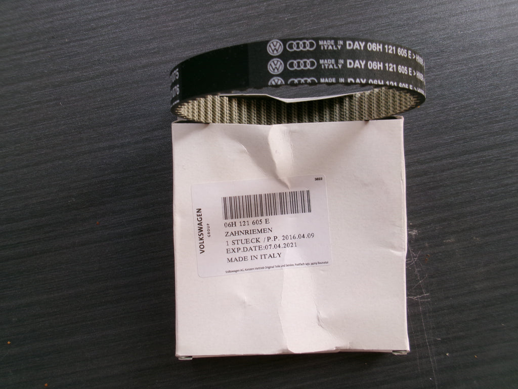 AUDI A3 8P Wasserpumpe Zahnriemen 06H121605E